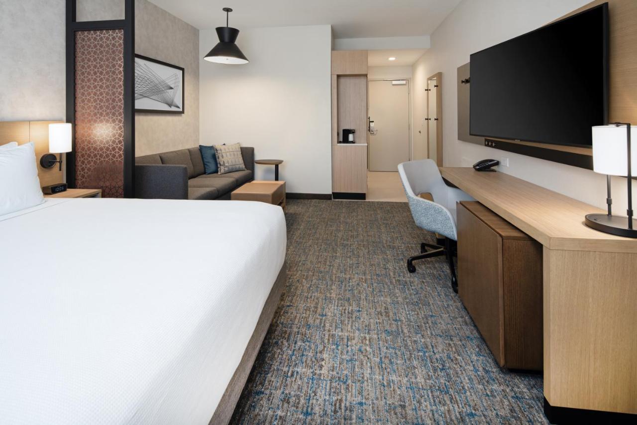 Hyatt Place Hotel 3*