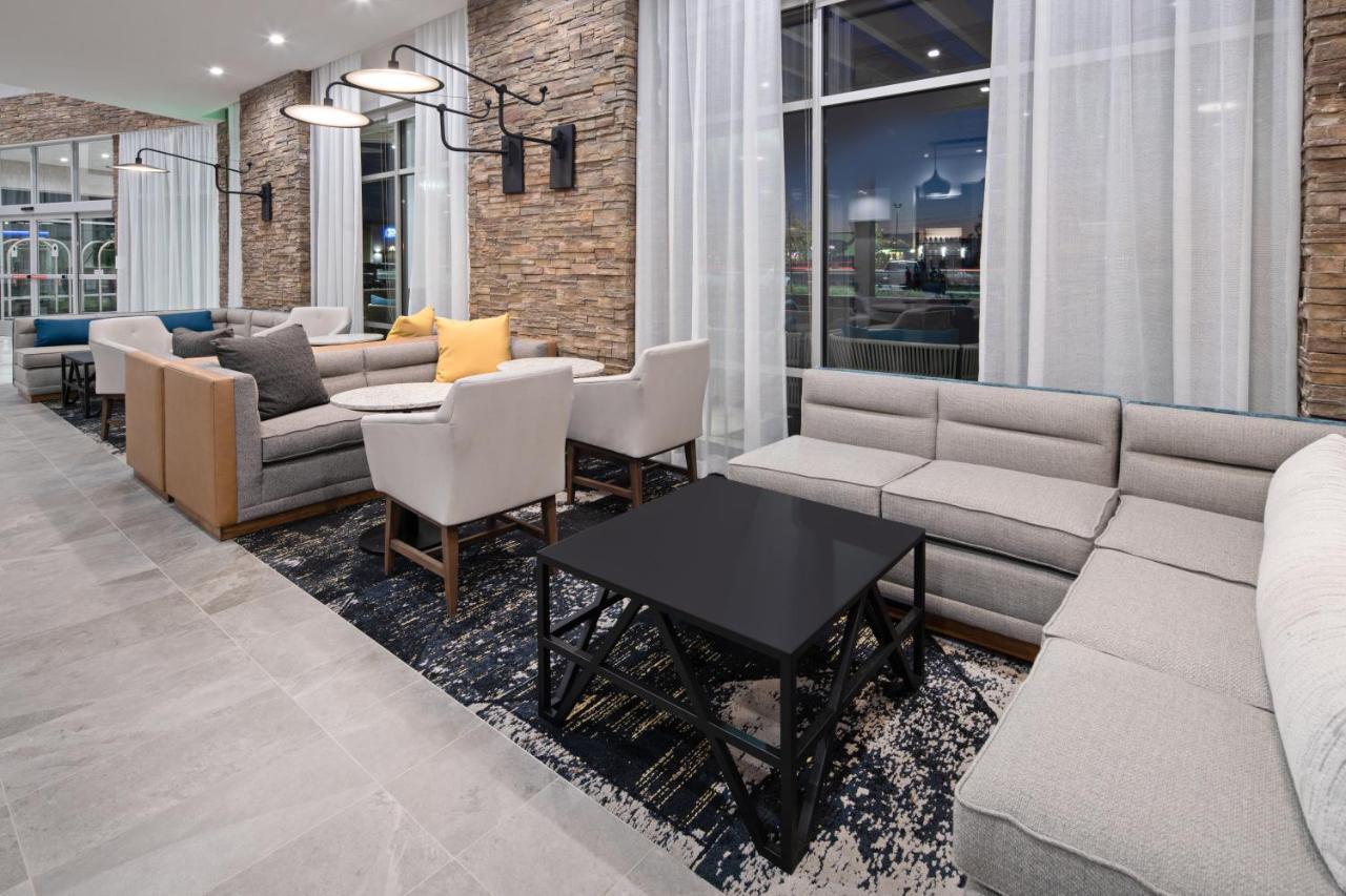 Hyatt Place Hotel Bakersfield