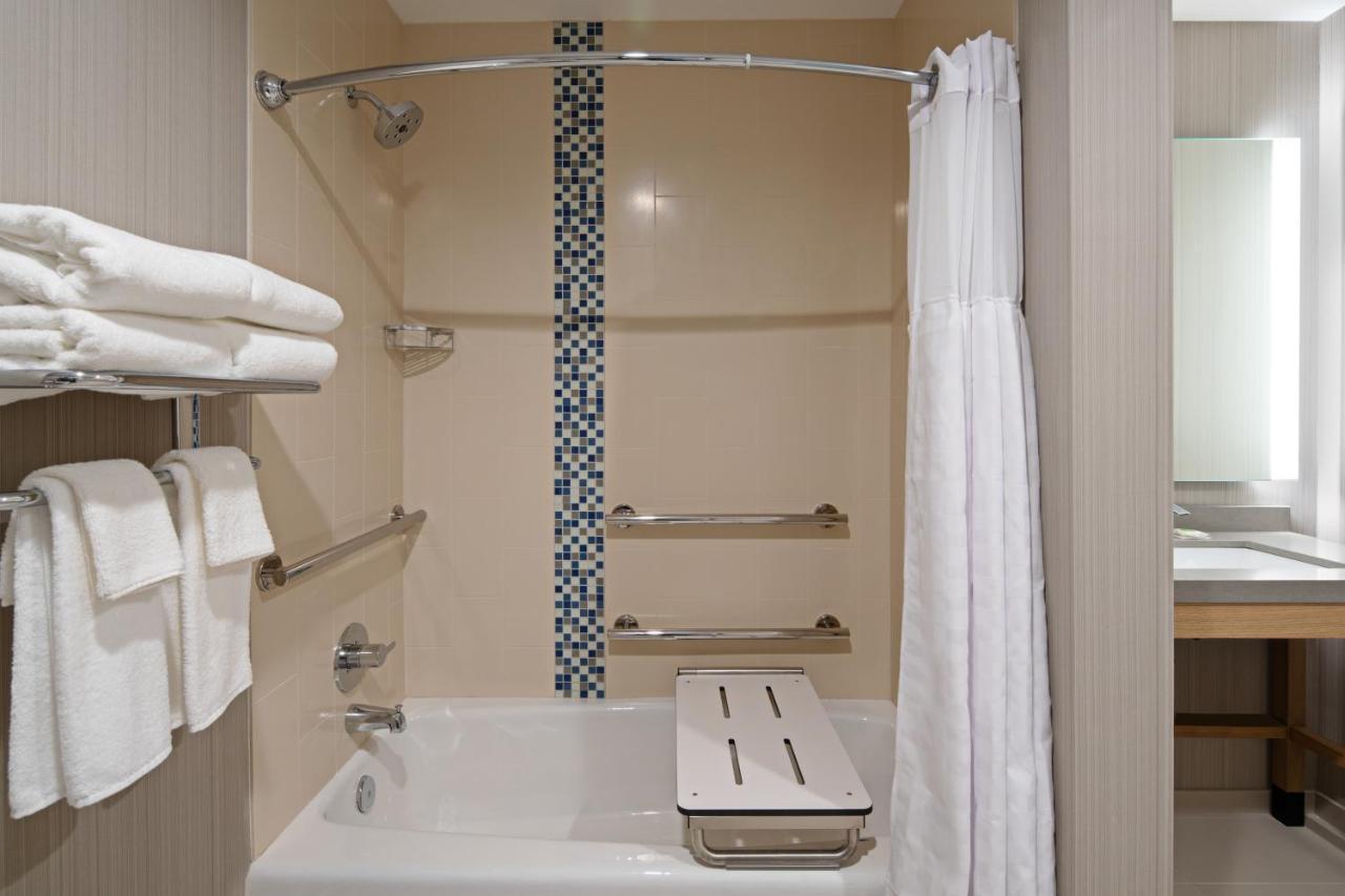 Hyatt Place Hotel 3*